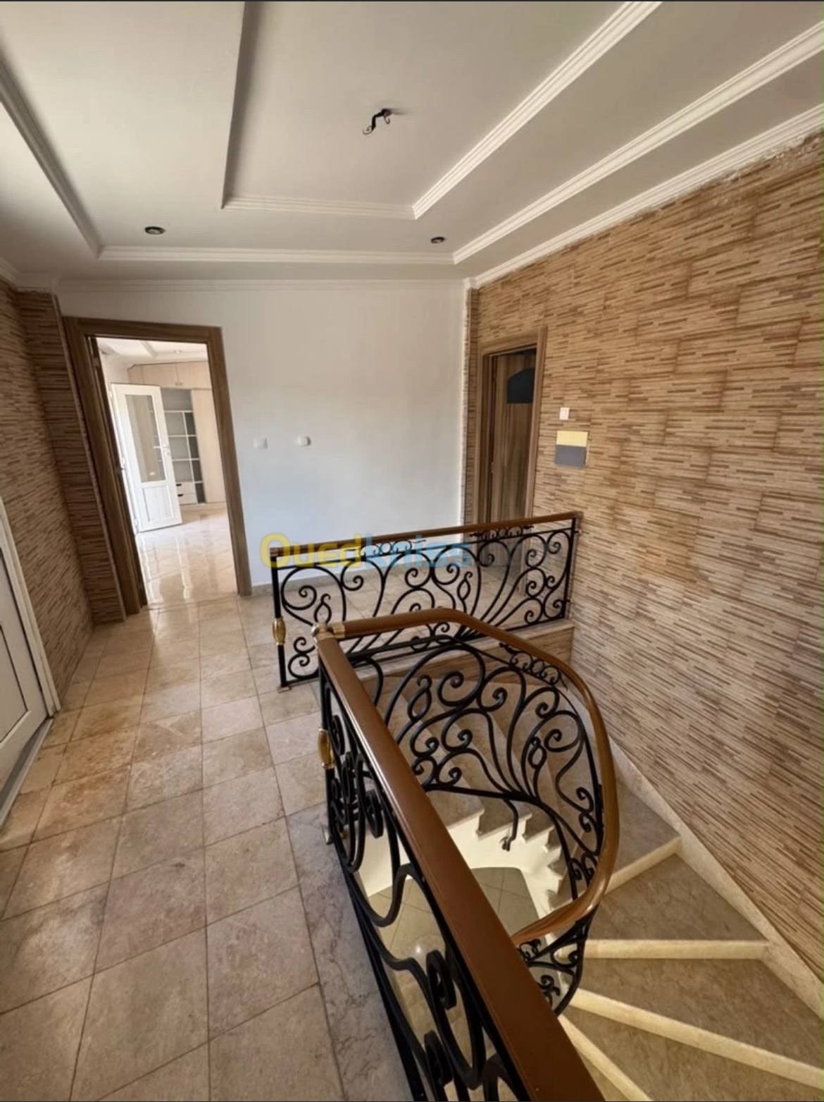 Villa familiale sur plusieurs niveaux 2